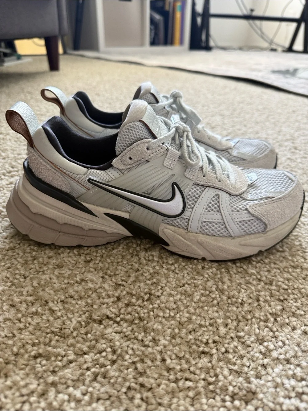 NIKE V2K Sneakers Sz 7 - Picture 2 of 6